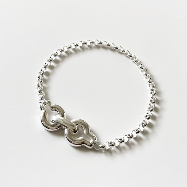 Ample Clasp Bracelet